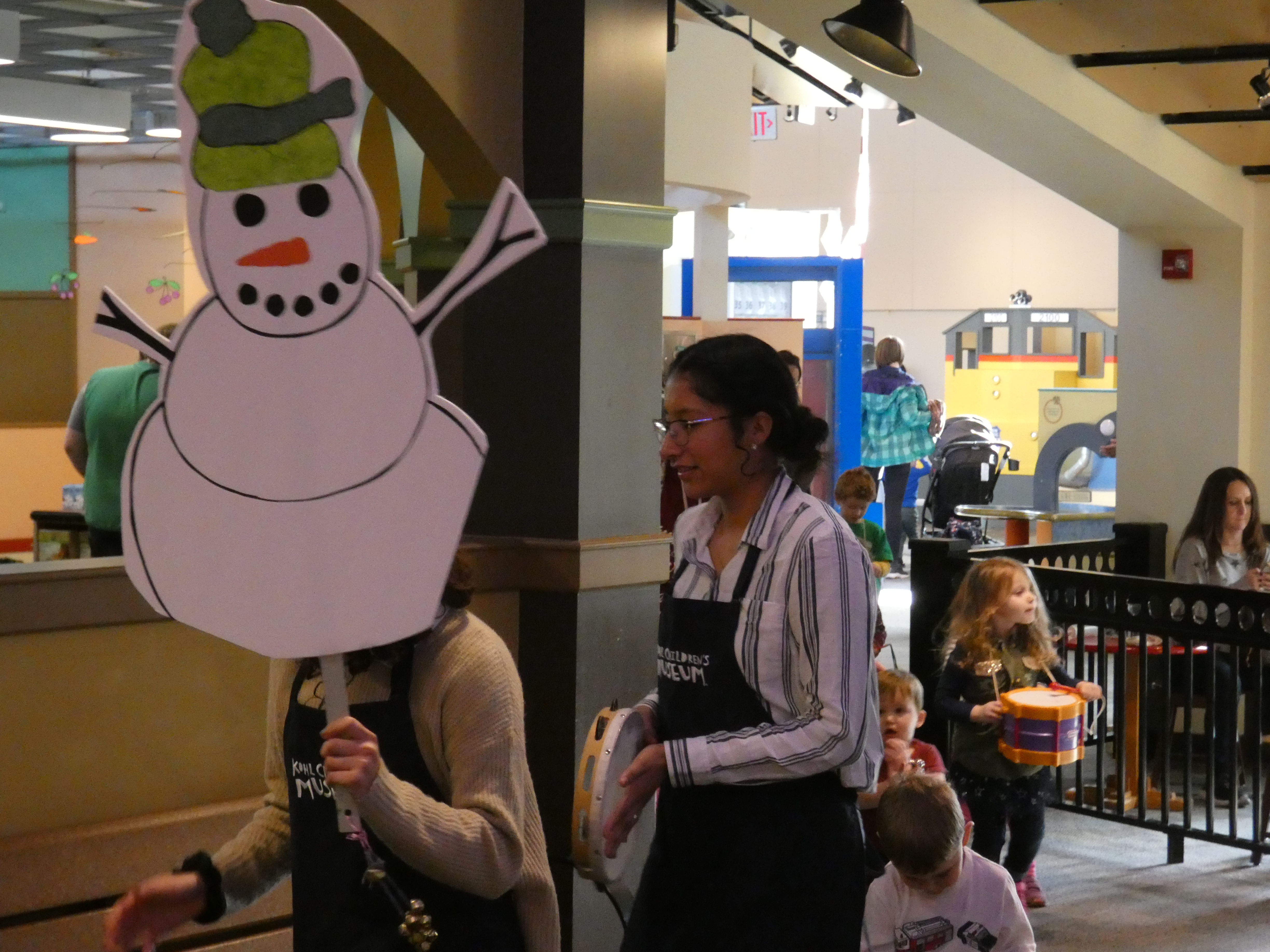 Flurry Days Snow People Parade and activities - Kohl Children's Museum
